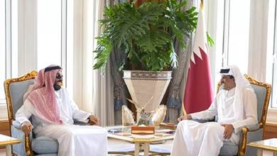 ​أمير قطر يستقبل مستشار الأمن الوطني الإماراتي